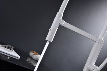 Смеситель для кухни Paulmark Leader Le214101-WH, белый матовый, с гибким изливом