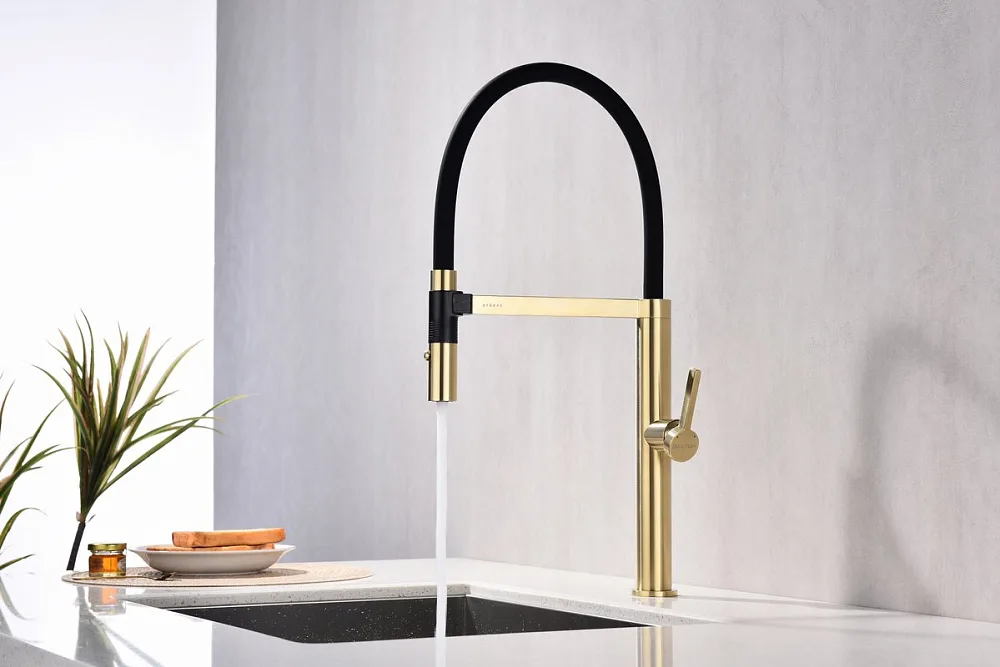 Смеситель для кухни Paulmark Leader Le214101-SBG с гибким изливом, светлое брашированное золото Sancos — официальный сайт
