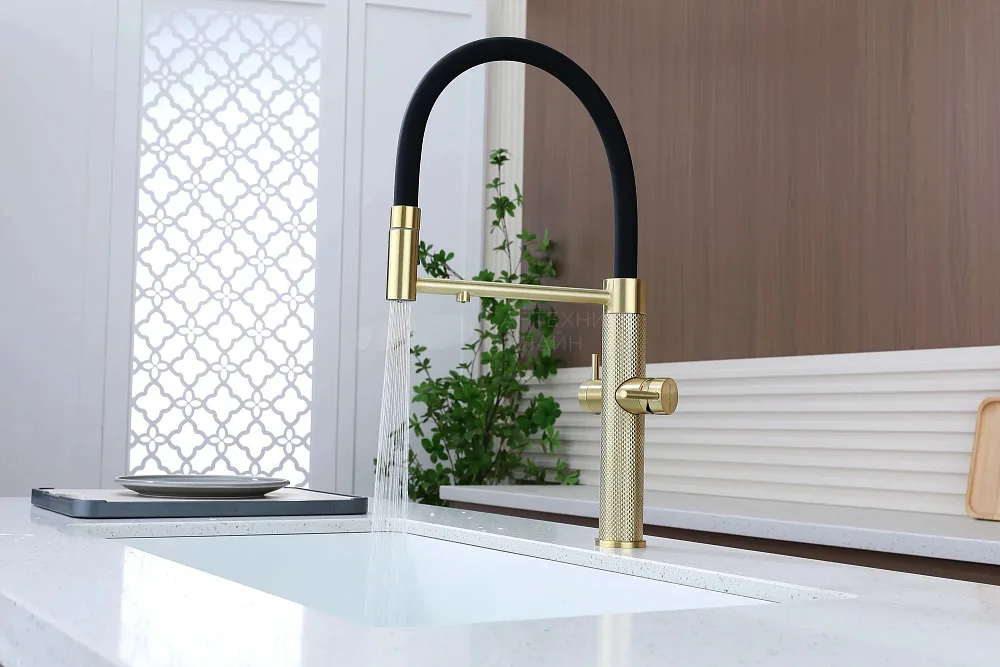 Смеситель для кухни Paulmark Nexus Diamond Nd613999-LG с гибким изливом, светлое золото Sancos — официальный сайт