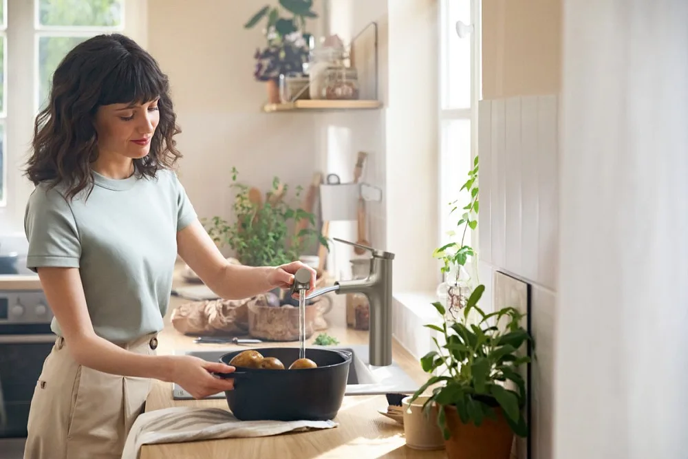Смеситель для кухни Hansgrohe Zesis M33 74804800 механизм sBox lite, сталь Sancos — официальный сайт