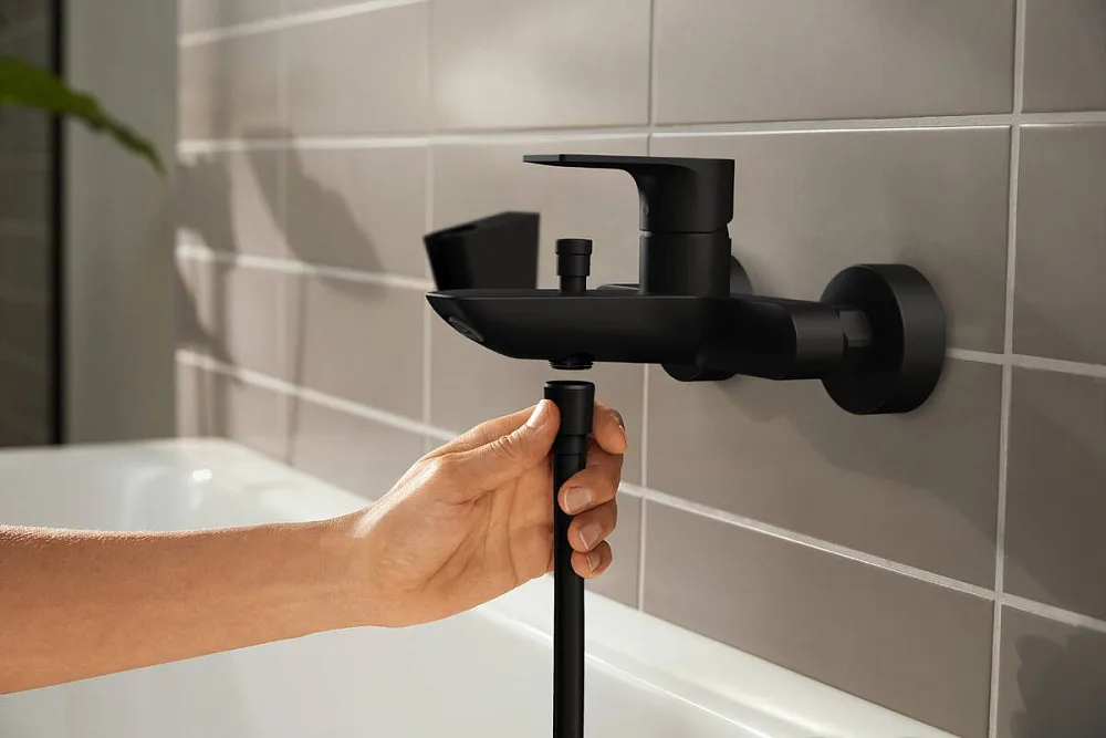 Смеситель для ванны с душем Hansgrohe Rebris E 72450670, черный матовый Sancos — официальный сайт