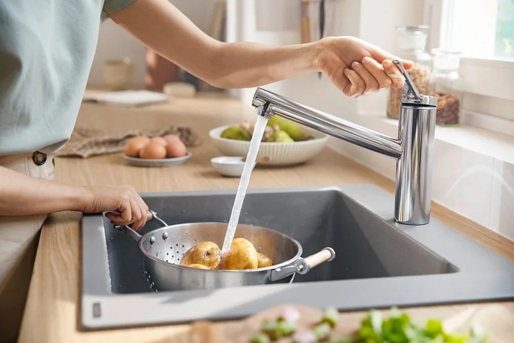 Смеситель для кухни Hansgrohe Zesis M33 74802000 хром Sancos — официальный сайт