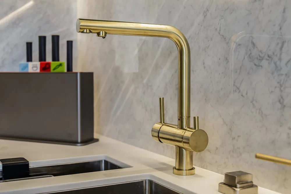 Смеситель для кухни Omoikiri Nagano PVD-G 4178.8028 с фильтром Sancos — официальный сайт