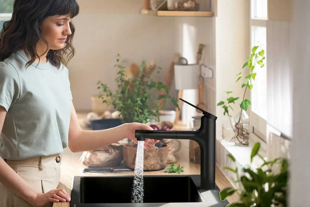 Смеситель для кухни Hansgrohe Zesis M33 74804670 механизм sBox lite, черный матовый Sancos — официальный сайт