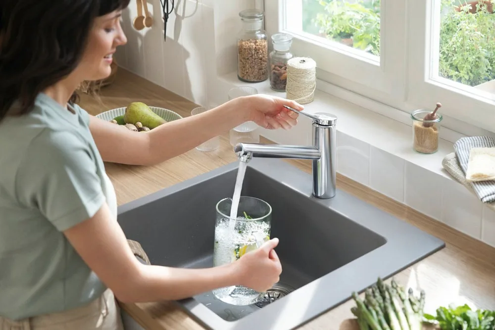 Смеситель для кухни Hansgrohe Zesis M33 74802000 хром Sancos — официальный сайт