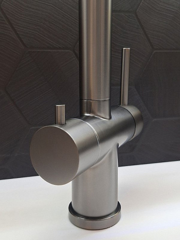 Смеситель для кухни AltroBagno Flusso 050203 GrMt с гибким изливом, оружейная сталь
