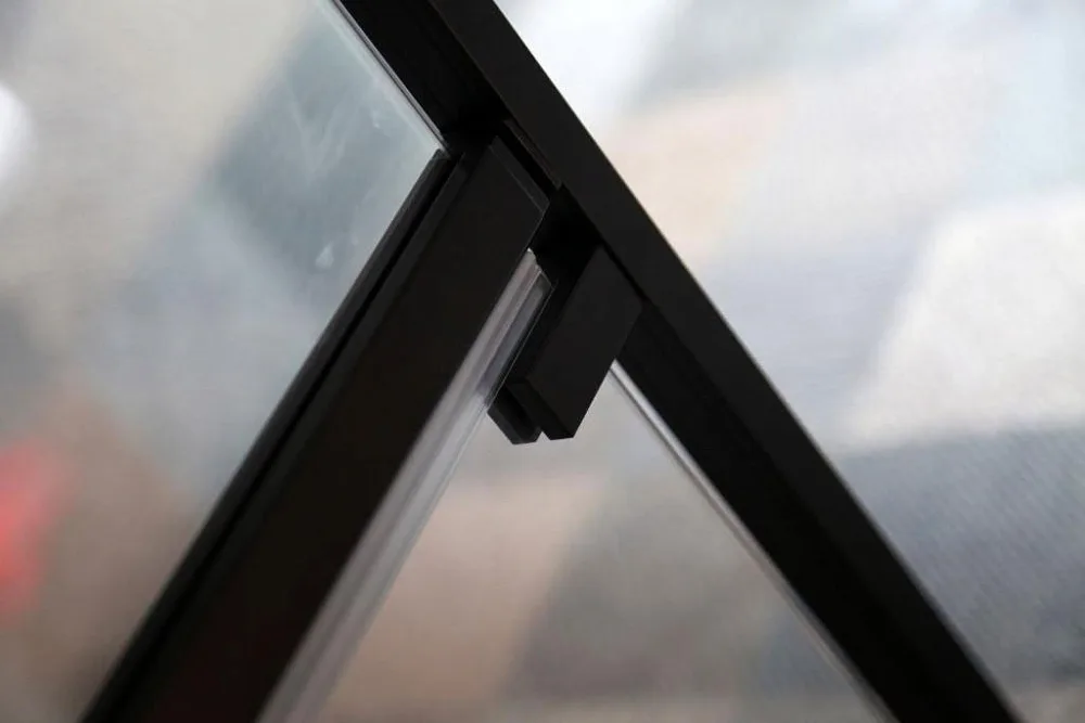 Душевая дверь в нишу Cezares Urban B 12 140 C Nero профиль черный, стекло прозрачное Sancos — официальный сайт