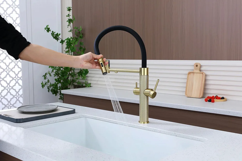 Смеситель для кухни Paulmark Nexus Diamond Nd613999-LG с гибким изливом, светлое золото Sancos — официальный сайт