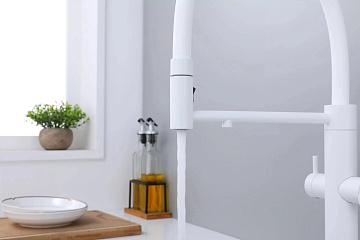 Смеситель для кухни Paulmark Nexus Ne213999-WH с гибким изливом, белый матовый