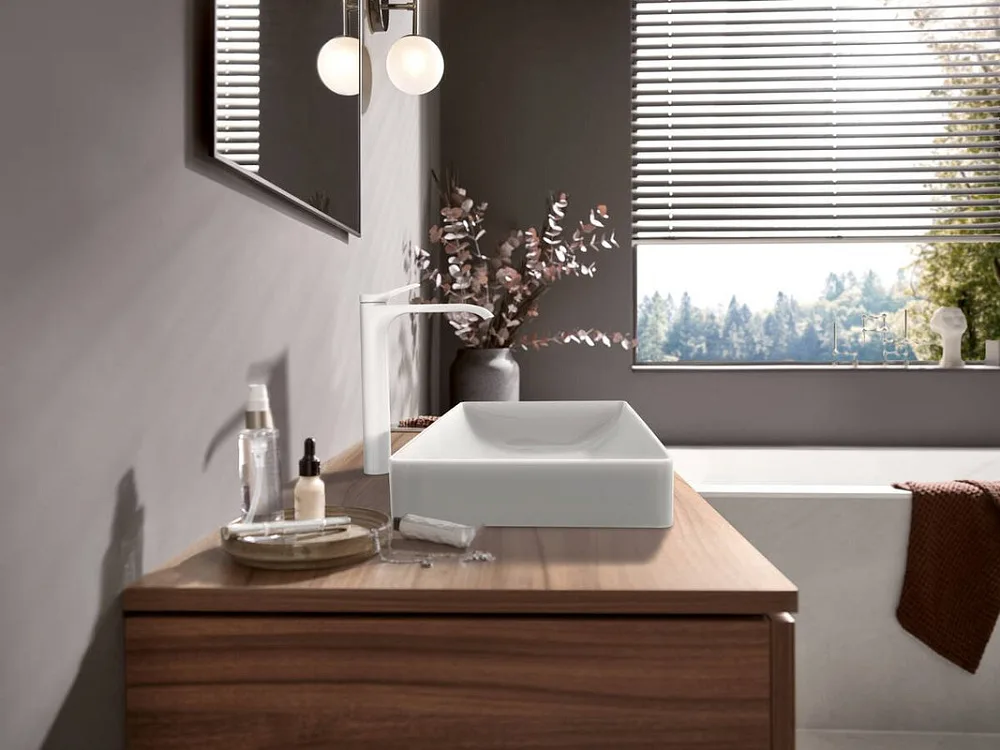 Смеситель для раковины Hansgrohe Vivenis 250 75042700 матовый белый Sancos — официальный сайт