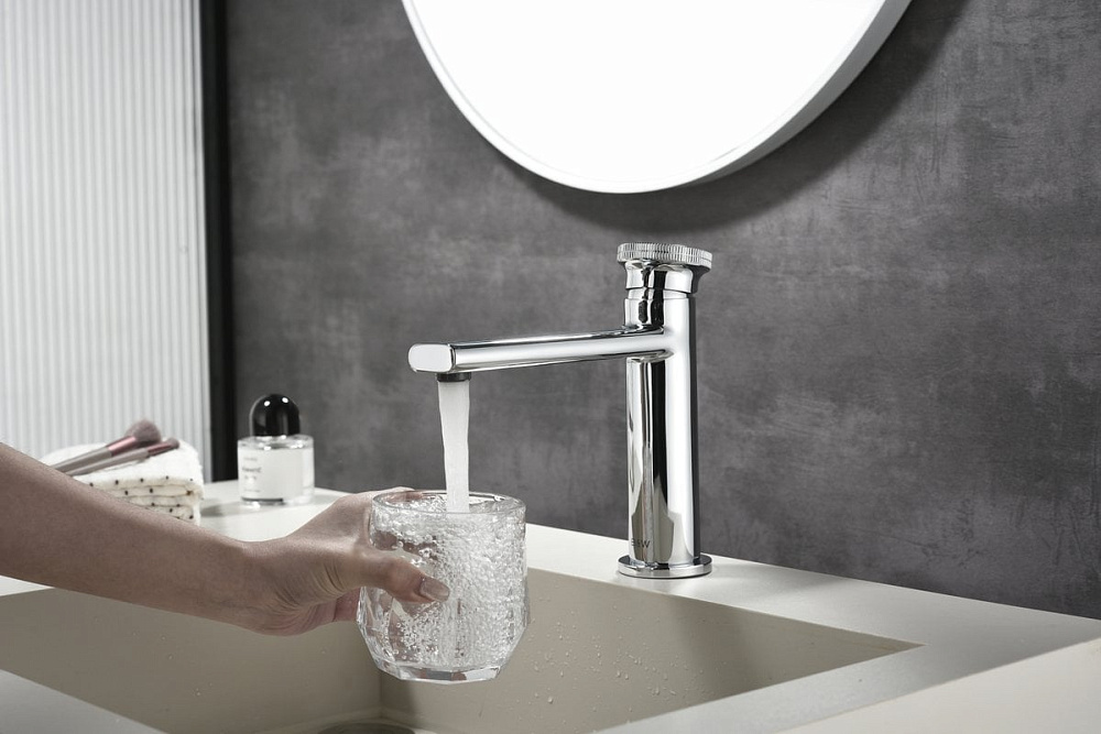 Смеситель для раковины Black&White Gravity 7107C chrome