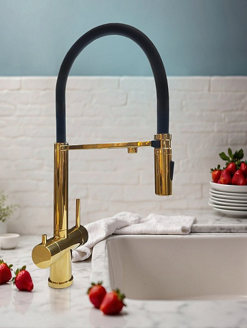 Смеситель для кухни AltroBagno Flusso 050205 Or с гибким изливом, золото