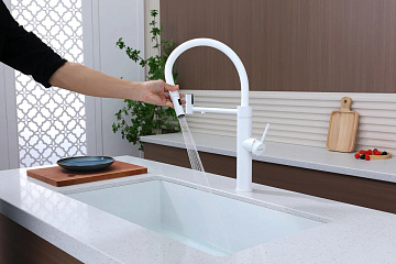 Смеситель для кухни Paulmark Ganymede Ga213199-WH с гибким изливом, белый матовый