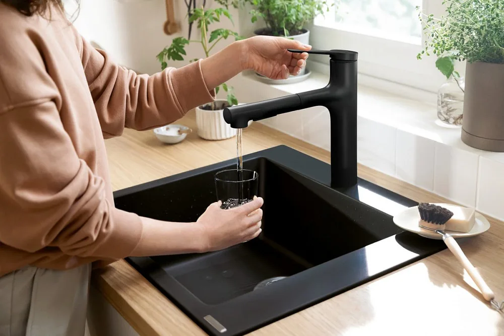 Смеситель для кухни Hansgrohe Zesis M33 74804670 механизм sBox lite, черный матовый Sancos — официальный сайт