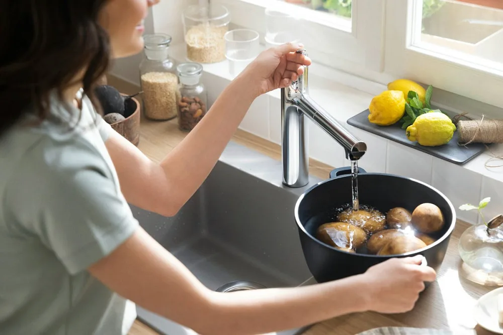 Смеситель для кухни Hansgrohe Zesis M33 74804000 механизм sBox lite, хром Sancos — официальный сайт