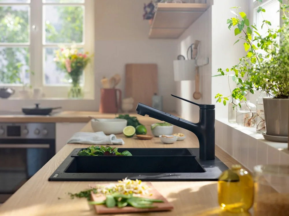 Смеситель для кухни Hansgrohe Zesis M33 74803670 механизм sBox lite, черный матовый Sancos — официальный сайт