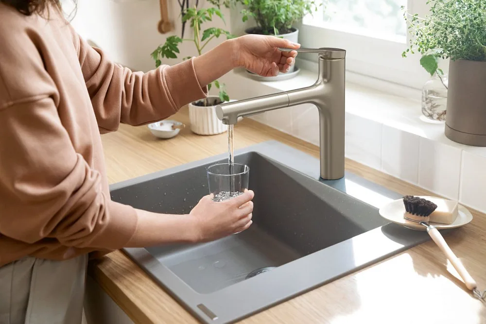 Смеситель для кухни Hansgrohe Zesis M33 74804800 механизм sBox lite, сталь Sancos — официальный сайт