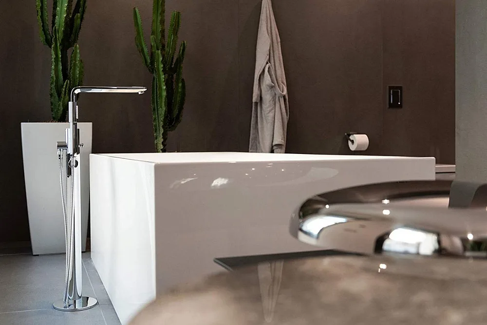 Напольный смеситель для ванны с душем Grohe Lineare New 23792001 Sancos — официальный сайт
