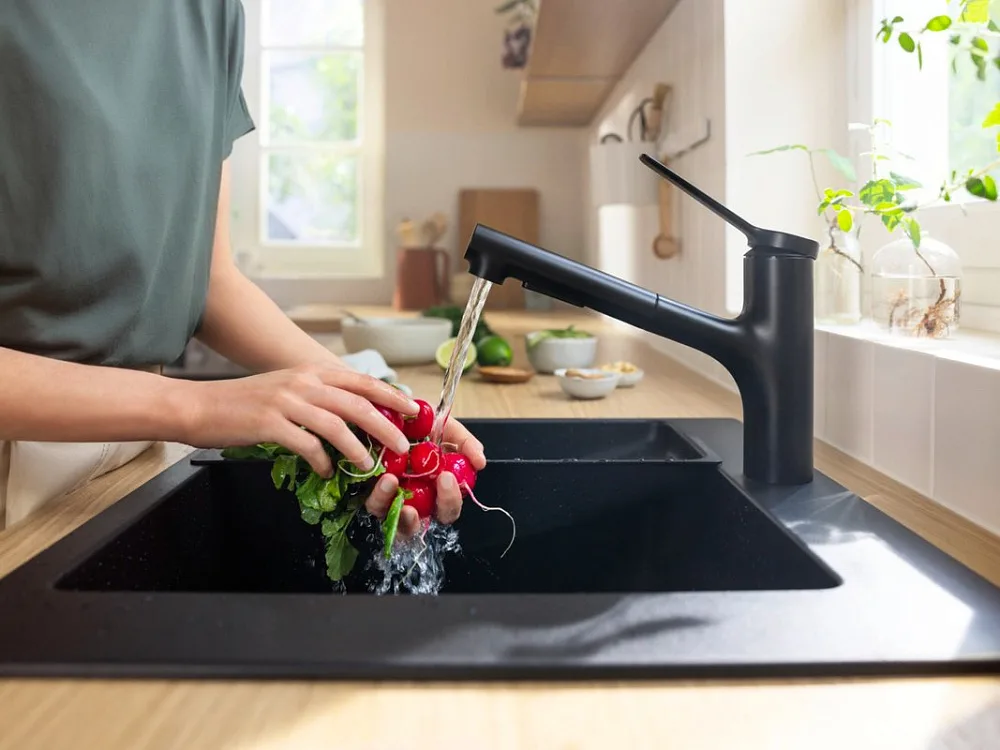Смеситель для кухни Hansgrohe Zesis M33 74803670 механизм sBox lite, черный матовый Sancos — официальный сайт