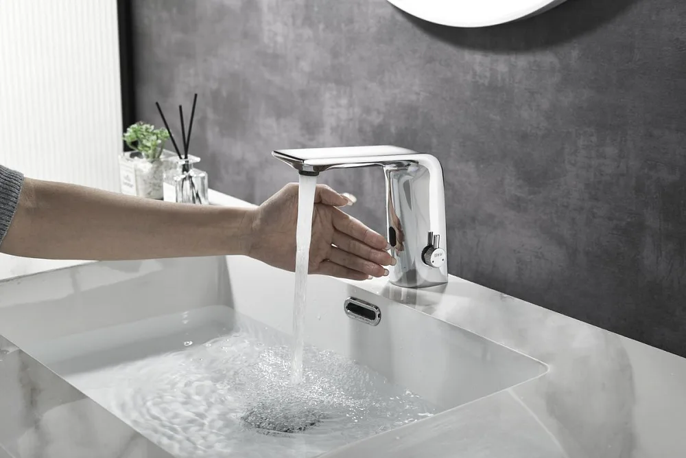 Смеситель для раковины Black&White Gravity 7101С сенсорный, chrome Sancos — официальный сайт