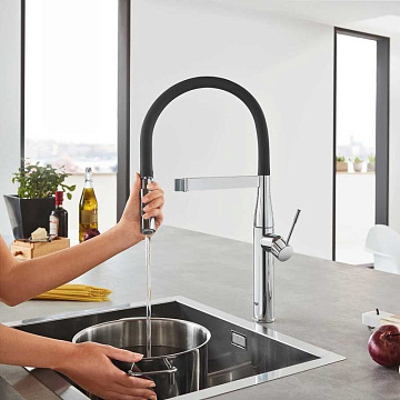 Смеситель для кухни Grohe Essence New 30294000 с гибким изливом