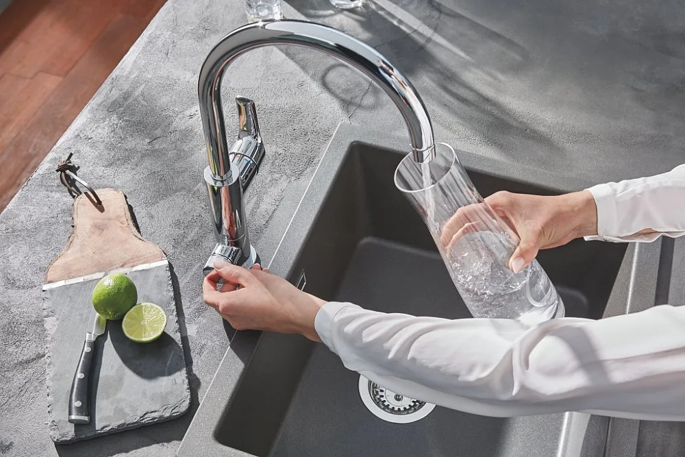 Смеситель для кухни Grohe Blue Pure BauCurve 30385000, с фильтром Sancos — официальный сайт