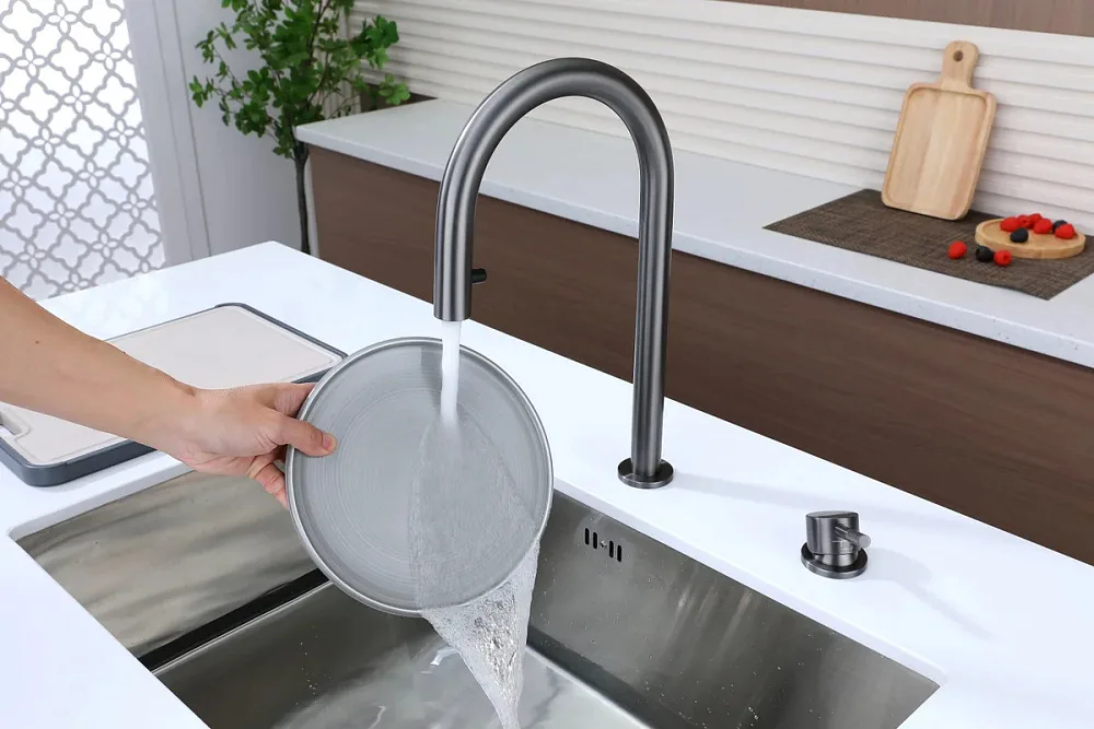 Смеситель для кухни Paulmark Estetica Es218006-GM вороненая сталь Sancos — официальный сайт