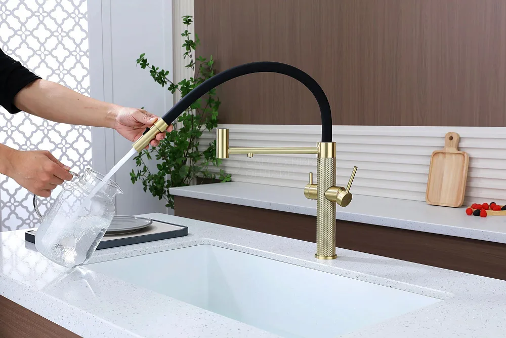 Смеситель для кухни Paulmark Nexus Diamond Nd613999-LG с гибким изливом, светлое золото Sancos — официальный сайт