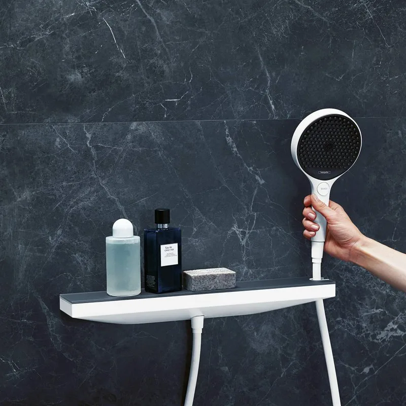 Шланговое подключение Hansgrohe Rainfinity 26858700, с полкой Sancos — официальный сайт