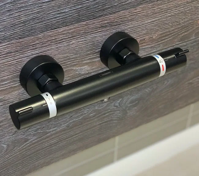 Термостатический смеситель Hansgrohe Ecostat Comfort 13116670 для душа, матовый черный Sancos — официальный сайт