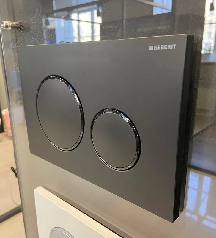 Кнопка смыва Geberit Sigma 20 115.882.16.1 черная, матовый лак Sancos — официальный сайт