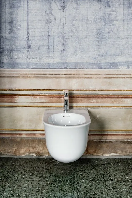 Биде подвесное Laufen The New Classic 8.3085.1.000.302.1 Sancos — официальный сайт