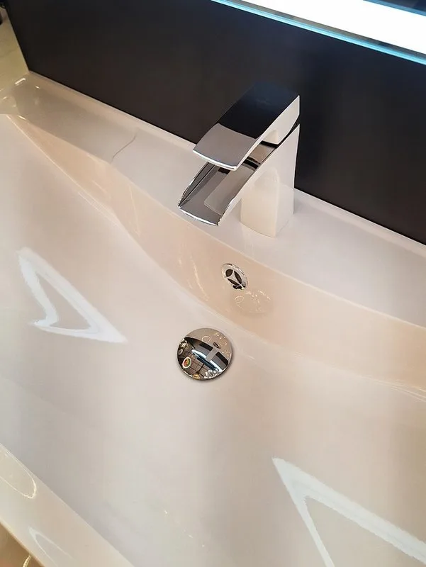 Смеситель для раковины AltroBagno Cascata 0111 BiCr белый, хром Sancos — официальный сайт