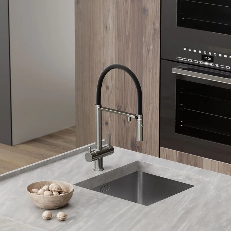 Смеситель для кухни гибкий с фильтром для питьевой воды SC4010BNbh, брашированный никель, черный Sancos — официальный сайт