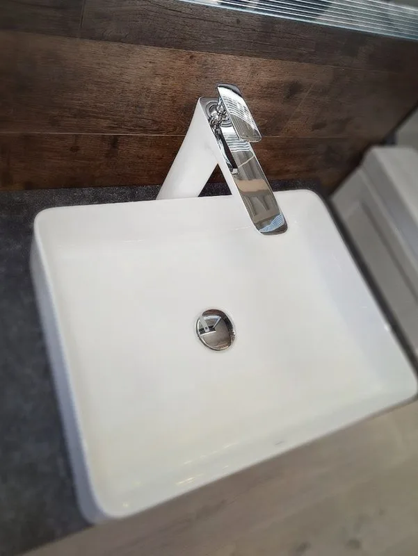 Смеситель для раковины AltroBagno Aperto 010206 BiCr белый, хром Sancos — официальный сайт