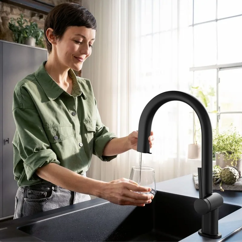 Смеситель для кухни Hansgrohe Aqittura M91 76803670 матовый черный Sancos — официальный сайт