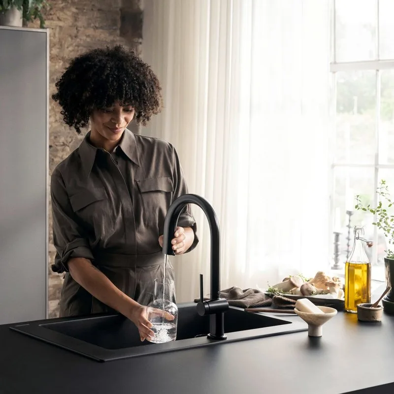 Смеситель для кухни Hansgrohe Aqittura M91 76803670 матовый черный Sancos — официальный сайт