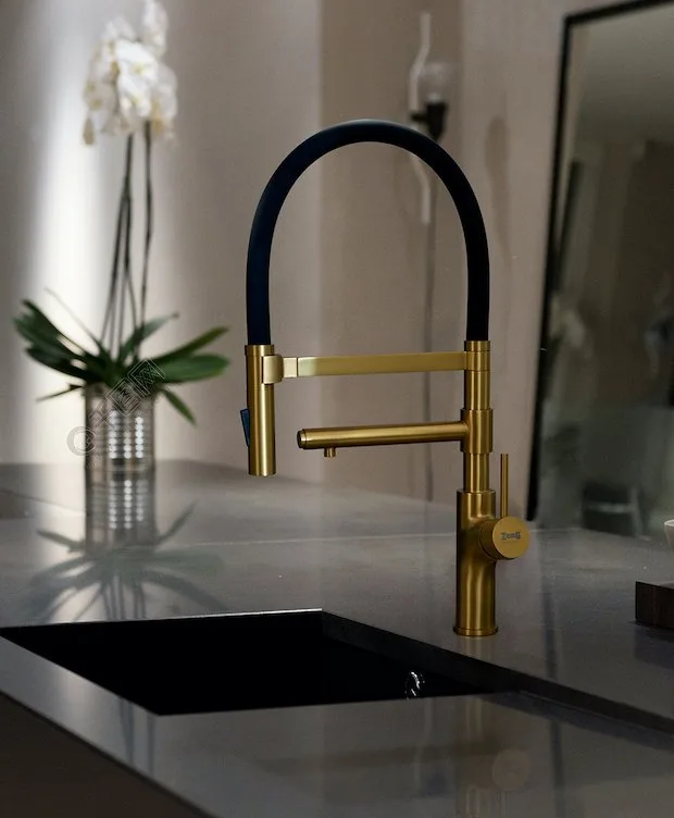 Смеситель для кухни Zorg Inox SZR-1010 BRONZE бронза, с гибким изливом Sancos — официальный сайт