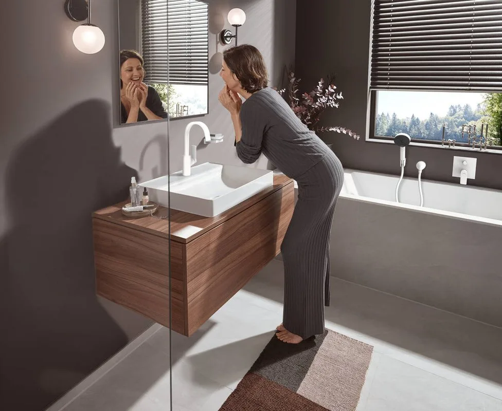 Смеситель для раковины Hansgrohe Vivenis 75032700 матовый белый Sancos — официальный сайт