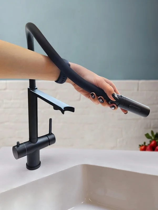 Смеситель для кухни AltroBagno Flusso 050204 NeOp с гибким изливом, матовый черный Sancos — официальный сайт