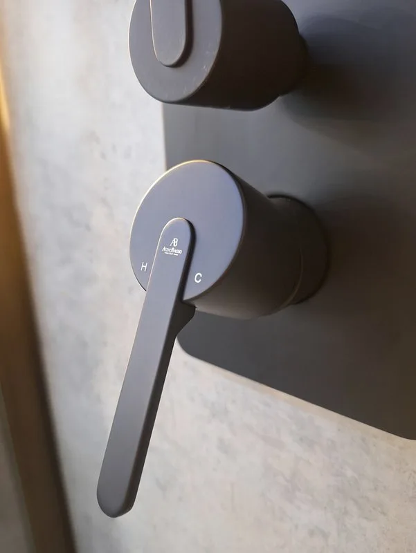Душевой комплект AltroBagno Unione 040107 NeOp, С ВНУТРЕННЕЙ ЧАСТЬЮ, матовый черный Sancos — официальный сайт