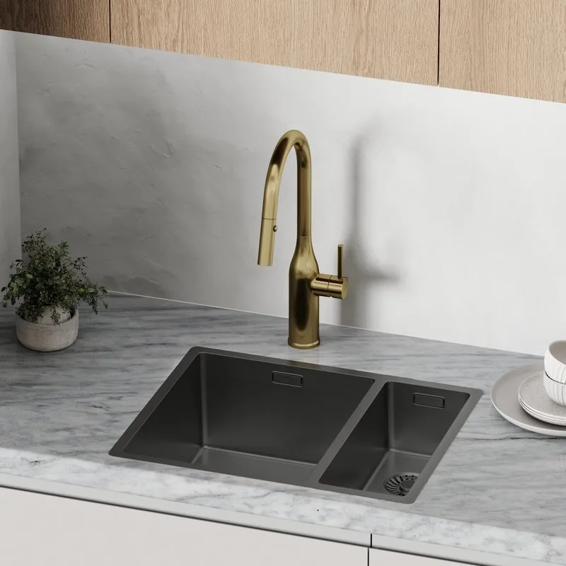 Смеситель для кухни Sancos Grand SC4002BG с вытяжным изливом, брашированное золото Sancos — официальный сайт