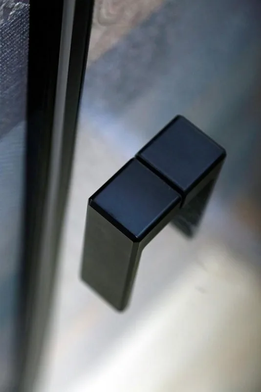 Душевая дверь в нишу Cezares Urban B 12 140 C Nero профиль черный, стекло прозрачное Sancos — официальный сайт