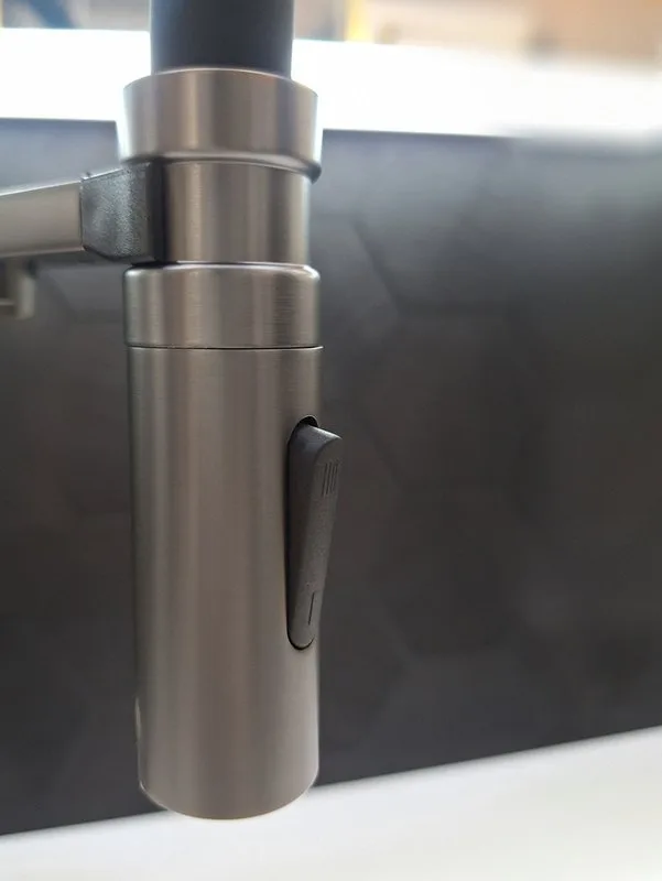 Смеситель для кухни AltroBagno Flusso 050203 GrMt с гибким изливом, оружейная сталь Sancos — официальный сайт