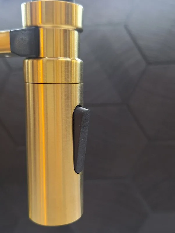 Смеситель для кухни AltroBagno Flusso 050202 OrSp с гибким изливом, матовое золото Sancos — официальный сайт
