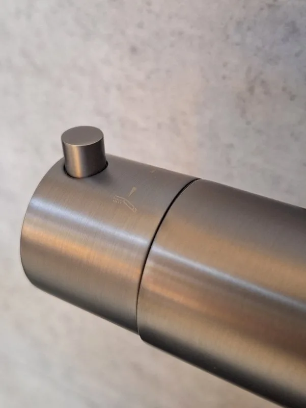 Душевая стойка AltroBagno Unione 030210 GrMt, оружейная сталь Sancos — официальный сайт