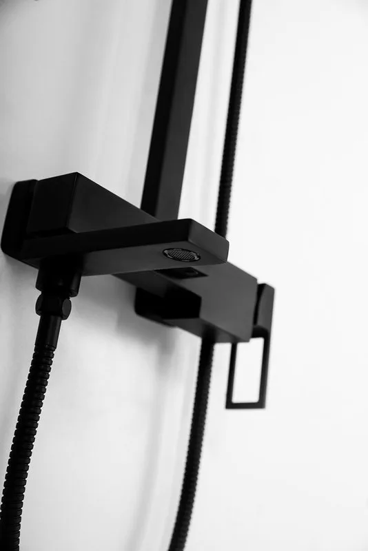 Душевая стойка BelBagno Luce VSCM NERO Sancos — официальный сайт