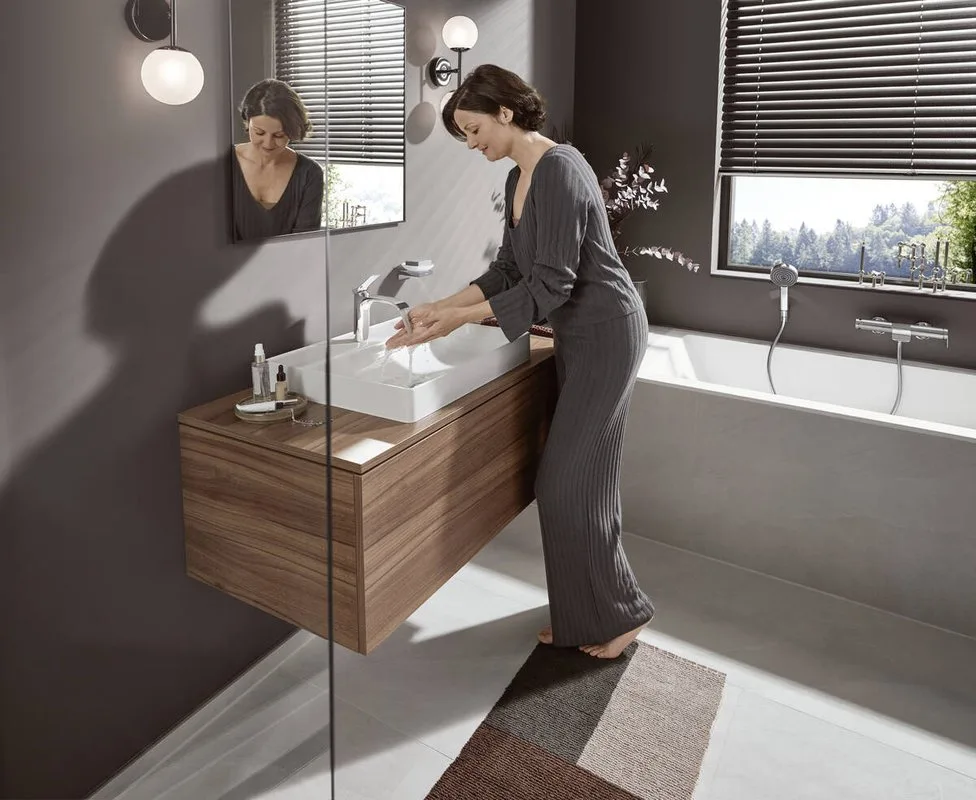 Смеситель для ванны с душем Hansgrohe Vivenis 75420000, хром Sancos — официальный сайт