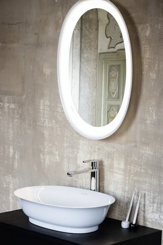 Зеркало Laufen The New Classic 50 белое, с подсветкой Sancos — официальный сайт