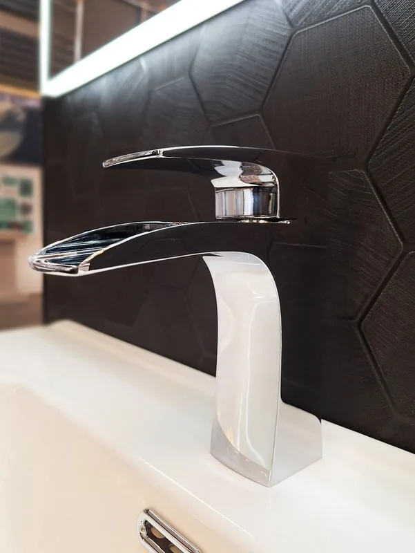 Смеситель для раковины AltroBagno Cascata 0110 Cr хром Sancos — официальный сайт